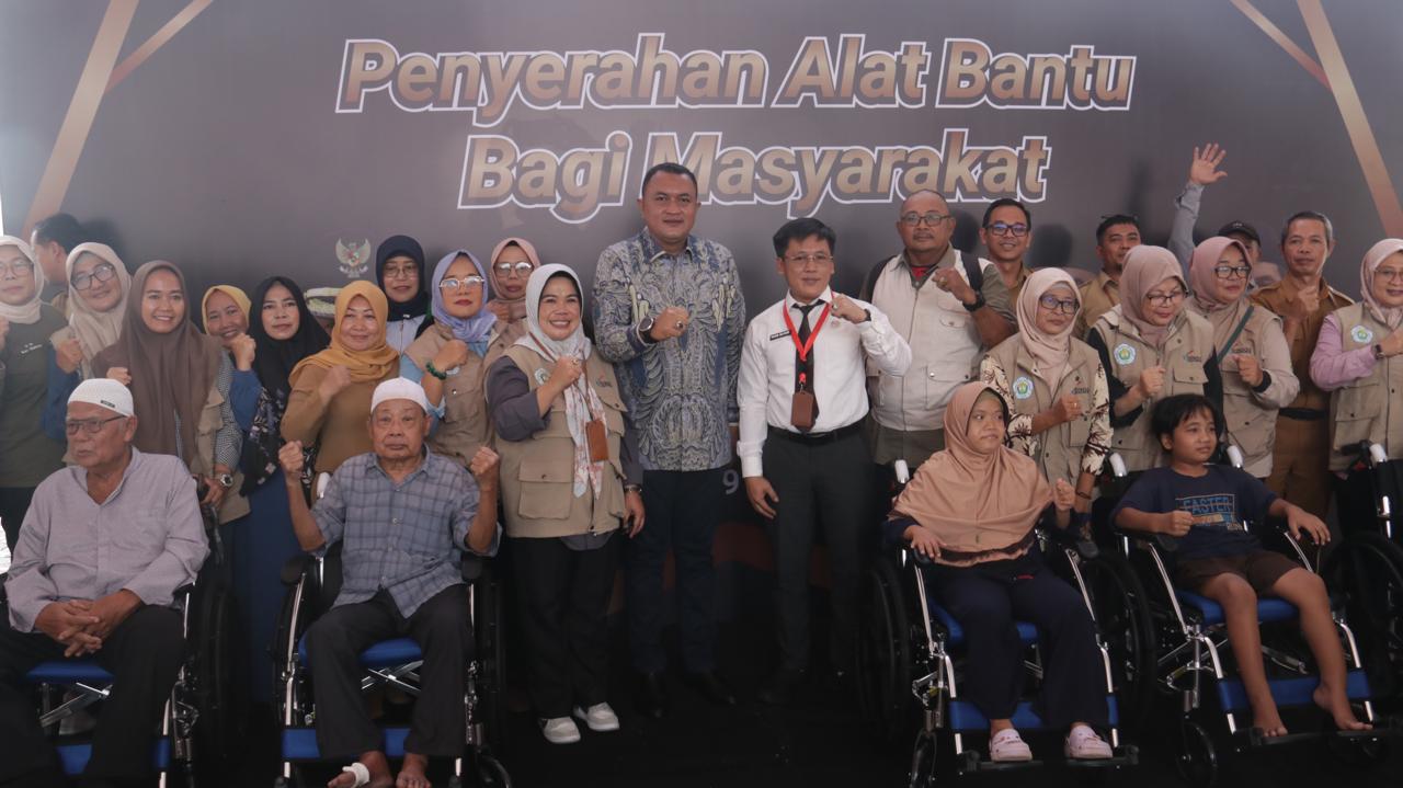 Rudy Susmanto berikan ratusan kursi roda untuk disabilitas