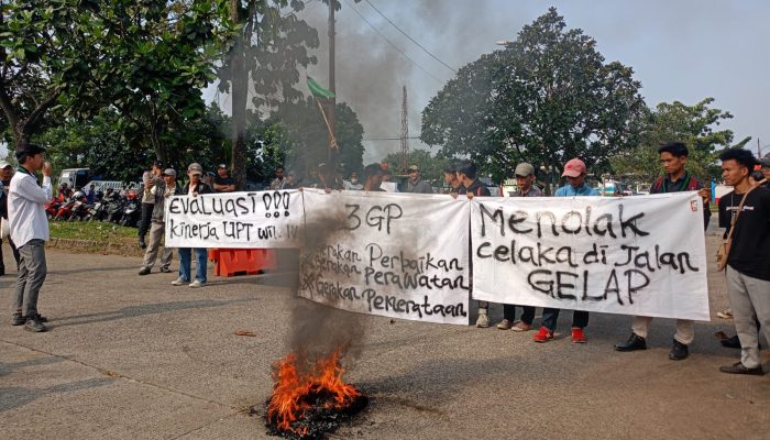 HMI IUQI Cabang Kota Bogor Gelar Aksi di Kantor Dishub, Menolak Celaka di Jalan Gelap 