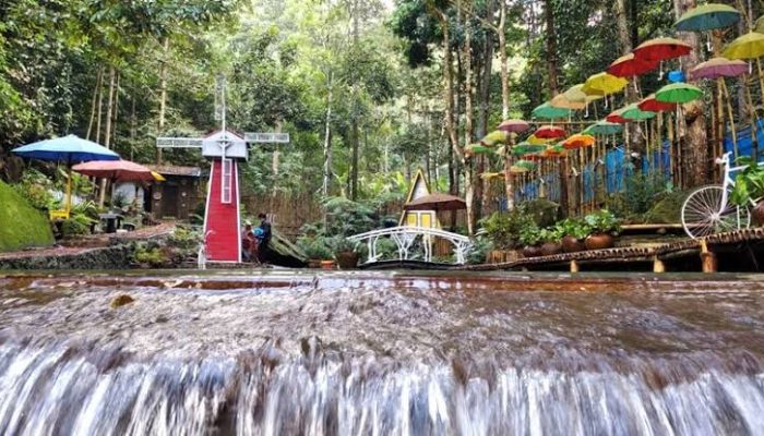 Curug Ciputrawangi Air Terjun Eksotis di Sumedang