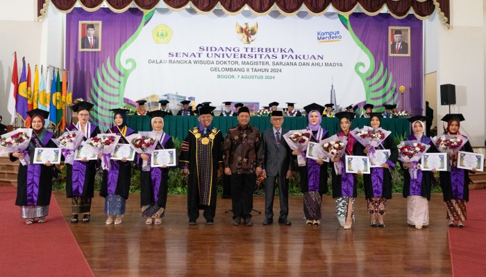 Unversitas Pakuan Mewisuda 799 Mahasiswa