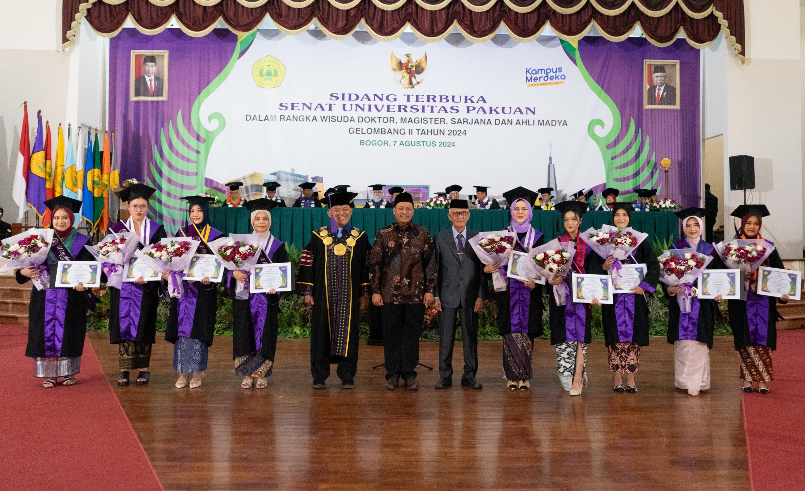 Unversitas Pakuan Mewisuda 799 Mahasiswa