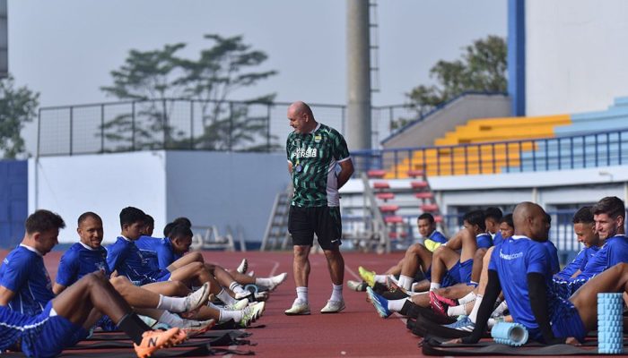 Persib Bandung Targetkan Kemenangan Lawan Arema FC di Kandang