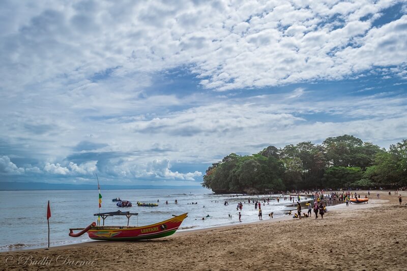 Pesona Pantai Batu Karas, Wisata Olahraga Air Yang Menawan