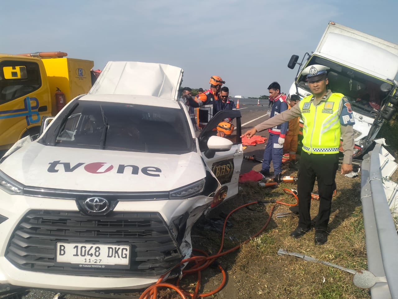 Kecelakaan Maut di Tol Pemalang, Mobil TV One Ringsek, Tiga Orang Tewas