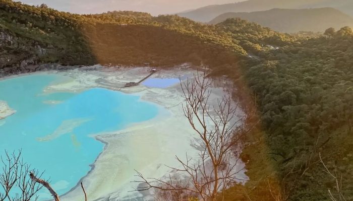 Pesona Kawah Putih Bandung: Destinasi Wisata yang Menyihir Mata