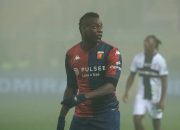 Kembalinya Mario Balotelli ke Serie A Italia Bersama Genoa, Langsung Disambut Kartu Kuning