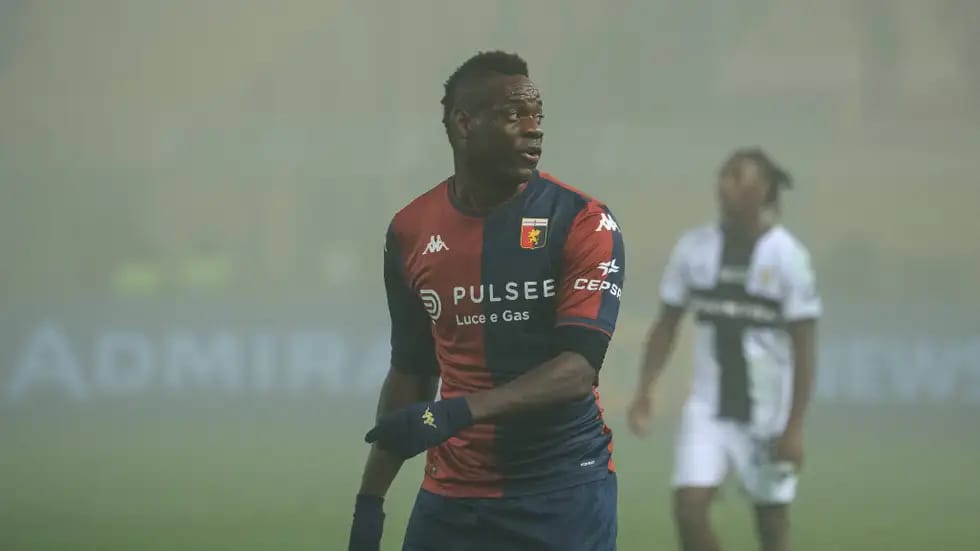 Kembalinya Mario Balotelli ke Serie A Italia Bersama Genoa, Langsung Disambut Kartu Kuning