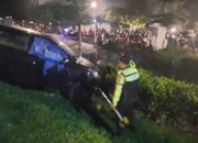 Toyota Calya Tabrak Pedagang dan Pengendara di Puncak, Tiga Orang Luka 