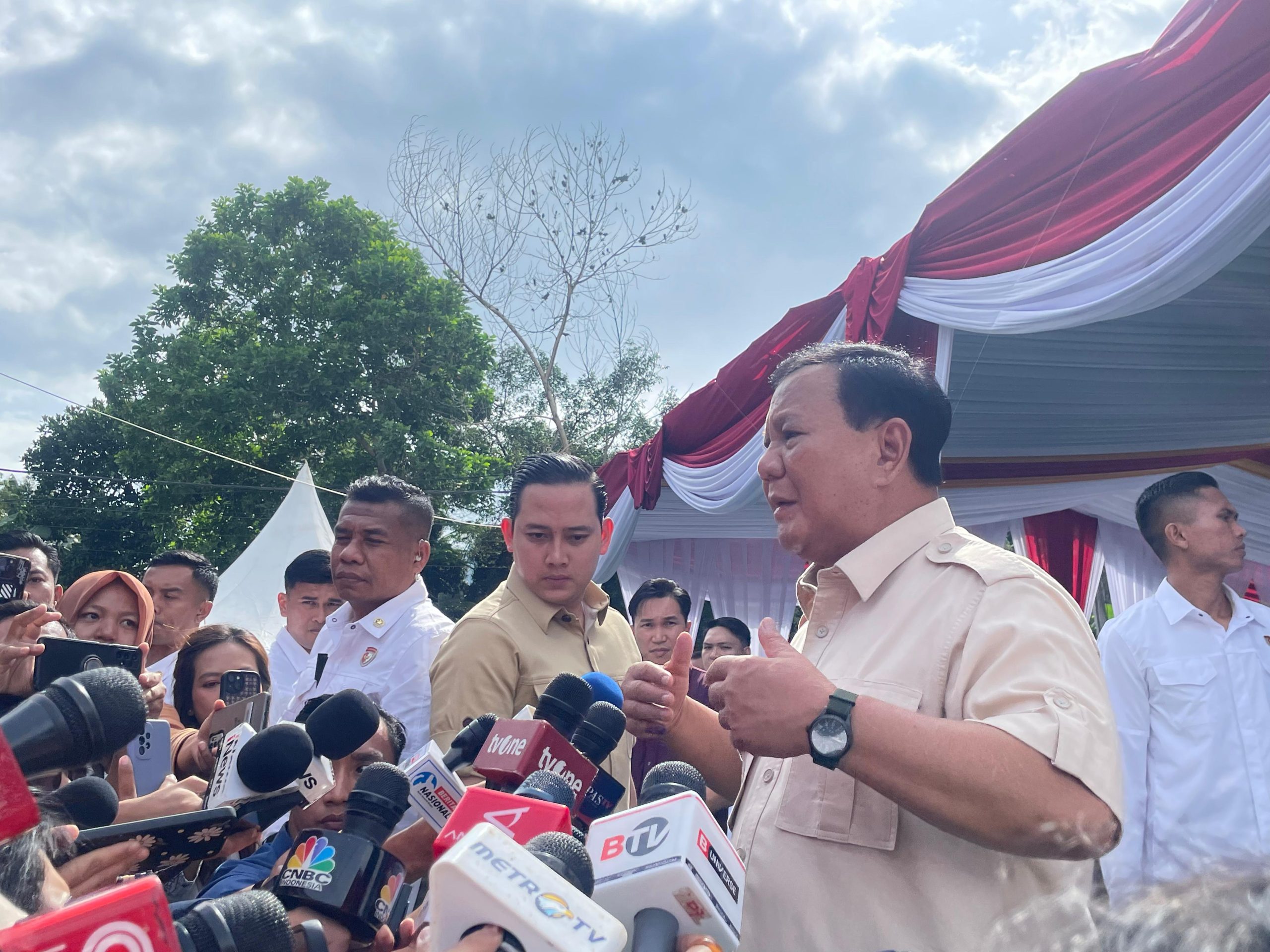 Prabowo Nyoblos di Bojongkoneng : Yang Kalah Pilkada Harus Kerjasama