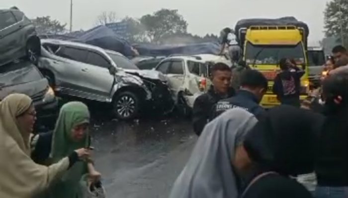 Breaking News ! Tabrakan Beruntun di Tol Cipularang KM 92