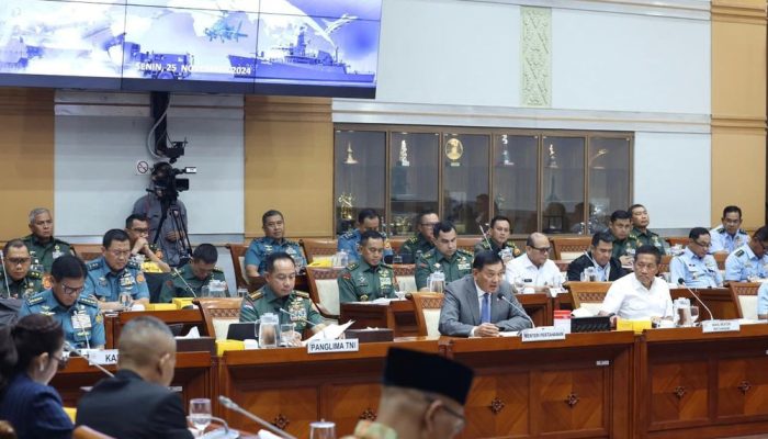 Menhan Kenalkan Sekjen dan Irjen Baru Dihadapan Komisi I DPR RI Saat Rapat Perdana