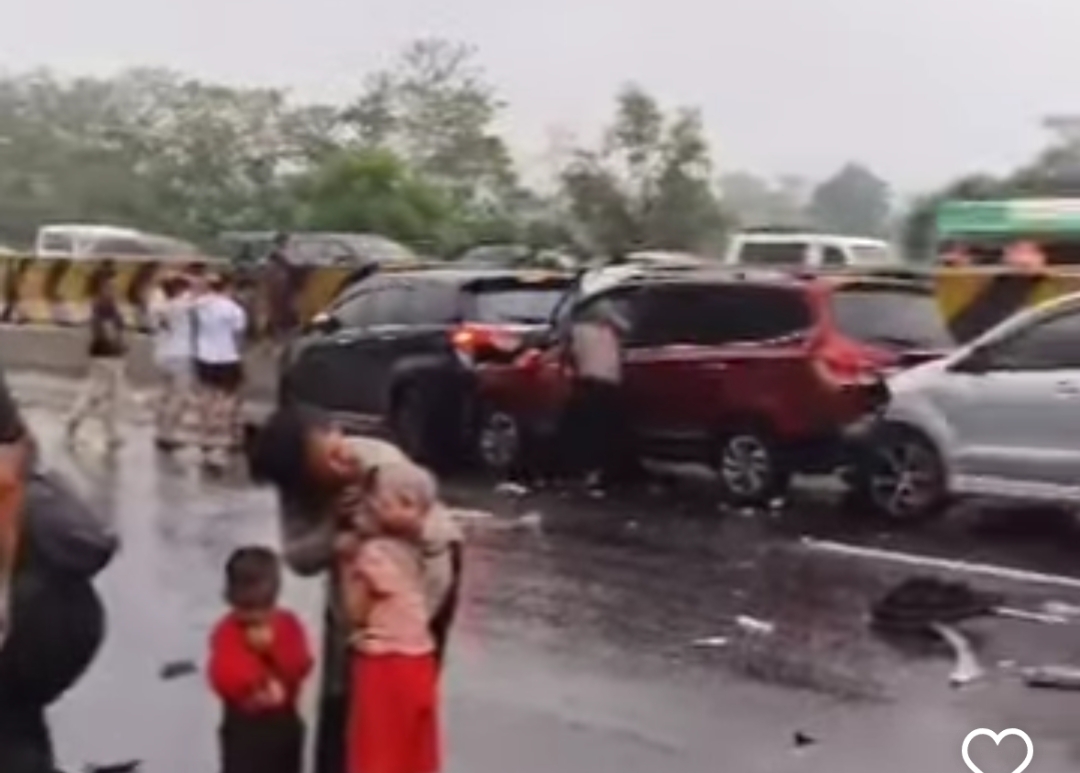 Tabrakan Beruntun di Tol Cipularang, Lalin Arah Jakarta Ditutup