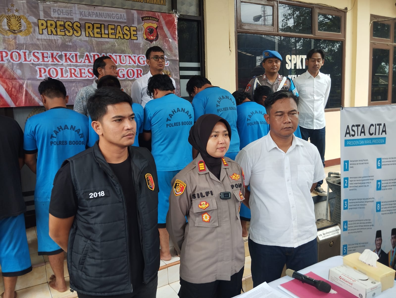 Polisi Tangkap 8 Orang Pelaku Pengoplos Gas di Klapanunggal