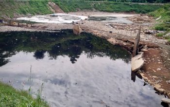 Sungai Cipicung Tercemar Air Lindi TPA Sarimukti, Warga Desak Pemprov Jabar Bergerak