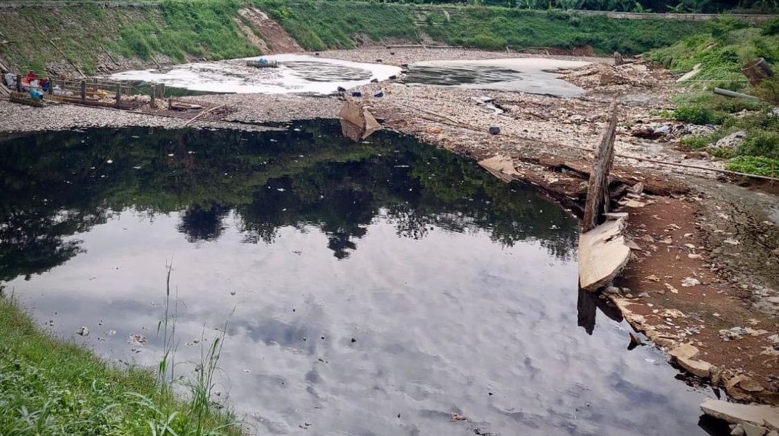 Sungai Cipicung Tercemar Air Lindi TPA Sarimukti, Warga Desak Pemprov Jabar Bergerak