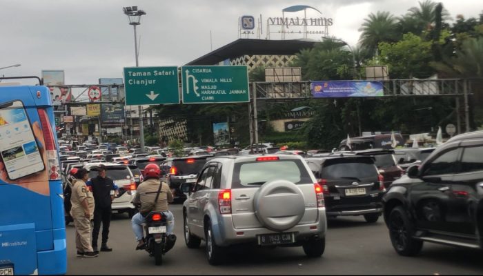 Libur Natal, 16 Ribu Kendaraan Melintas  di Kawasan Puncak Bogor 