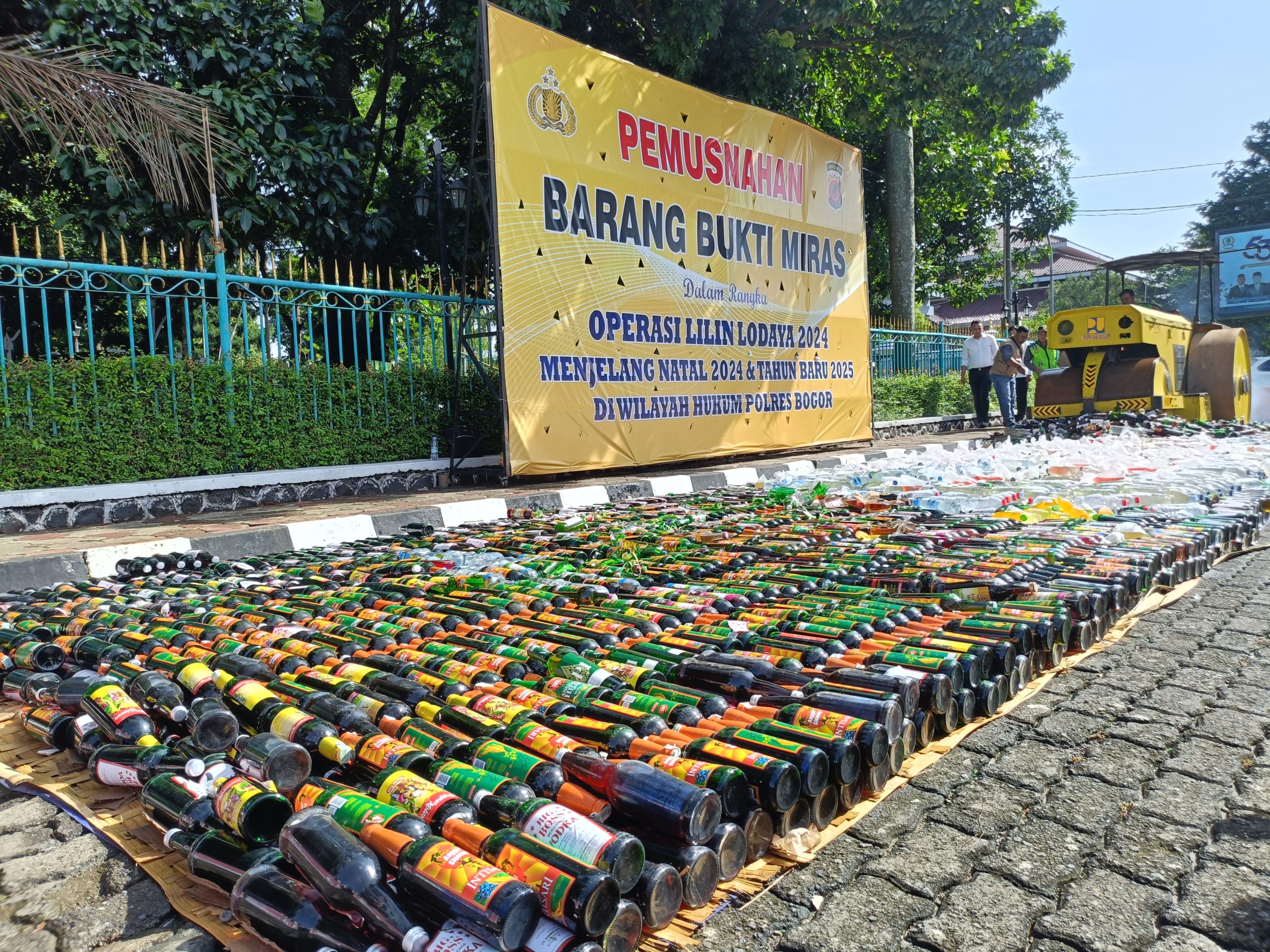 Polres Bogor Musnahkan Belasan Ribu Botol Miras, Pastikan Angka Kriminalitas Tetap Rendah