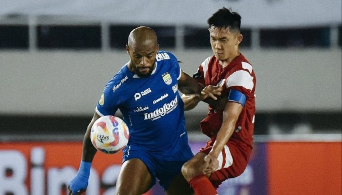 Taklukan Persis Solo di Kandang, Persib Bandung Rayakan Tahun Baru di Puncak