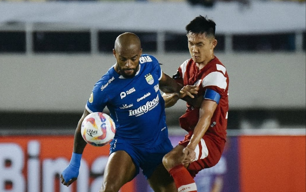 Taklukan Persis Solo di Kandang, Persib Bandung Rayakan Tahun Baru di Puncak