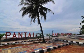 Pantai Karanghawu Hawu : Surga Tersembunyi atau Gerbang Dunia Gaib?