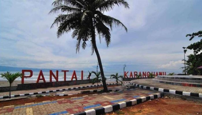 Pantai Karang Hawu : Surga Tersembunyi atau Gerbang Dunia Gaib?