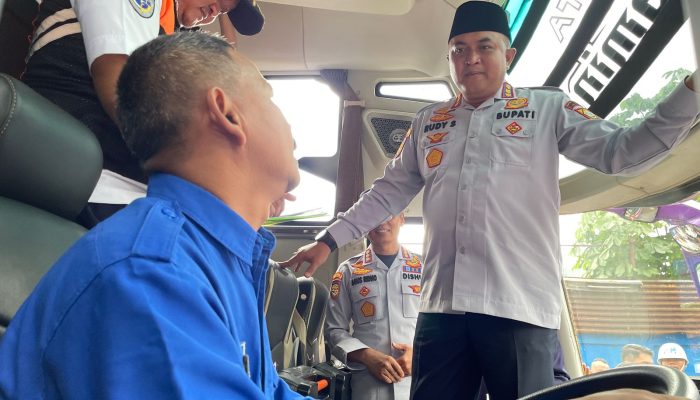 Ramp Cek Kendaraan, Rudy Susmanto Pastikan Pemudik Pulang dengan Aman