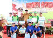 Perkuat Sektor Pertanian, Bupati Bogor Serahkan Bantuan Alat dan Sarpras ke Petani di Leuwisadeng