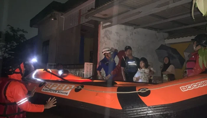 Meluapnya Sungai Cibarengkok, 715 Warga Desa Cikahuripan Bogor Terdampak Banjir