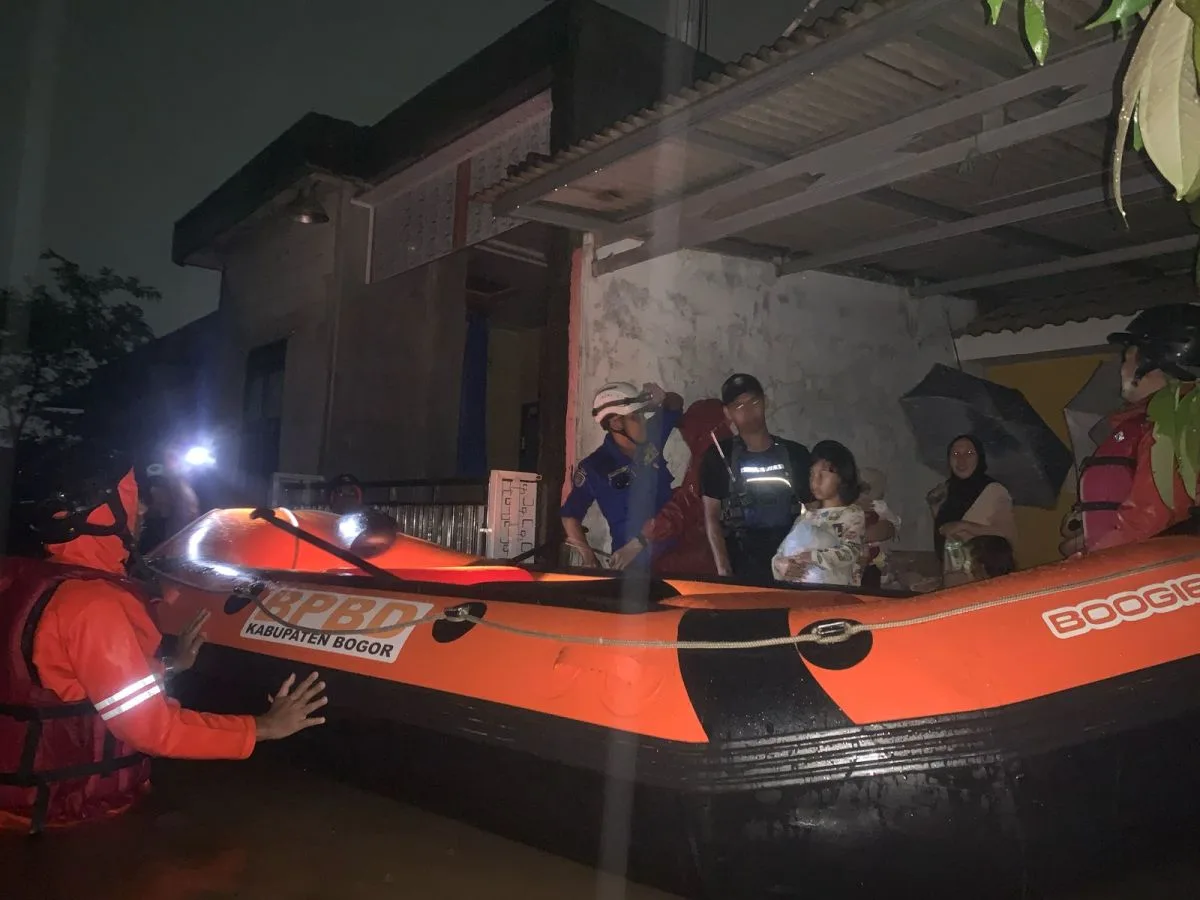Meluapnya Sungai Cibarengkok, 715 Warga Desa Cikahuripan Bogor Terdampak Banjir