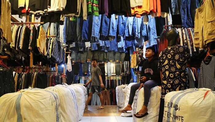 Kemendag Sita 19 Ribu Pakaian Bekas Impor Senilai Rp112,3 Miliar