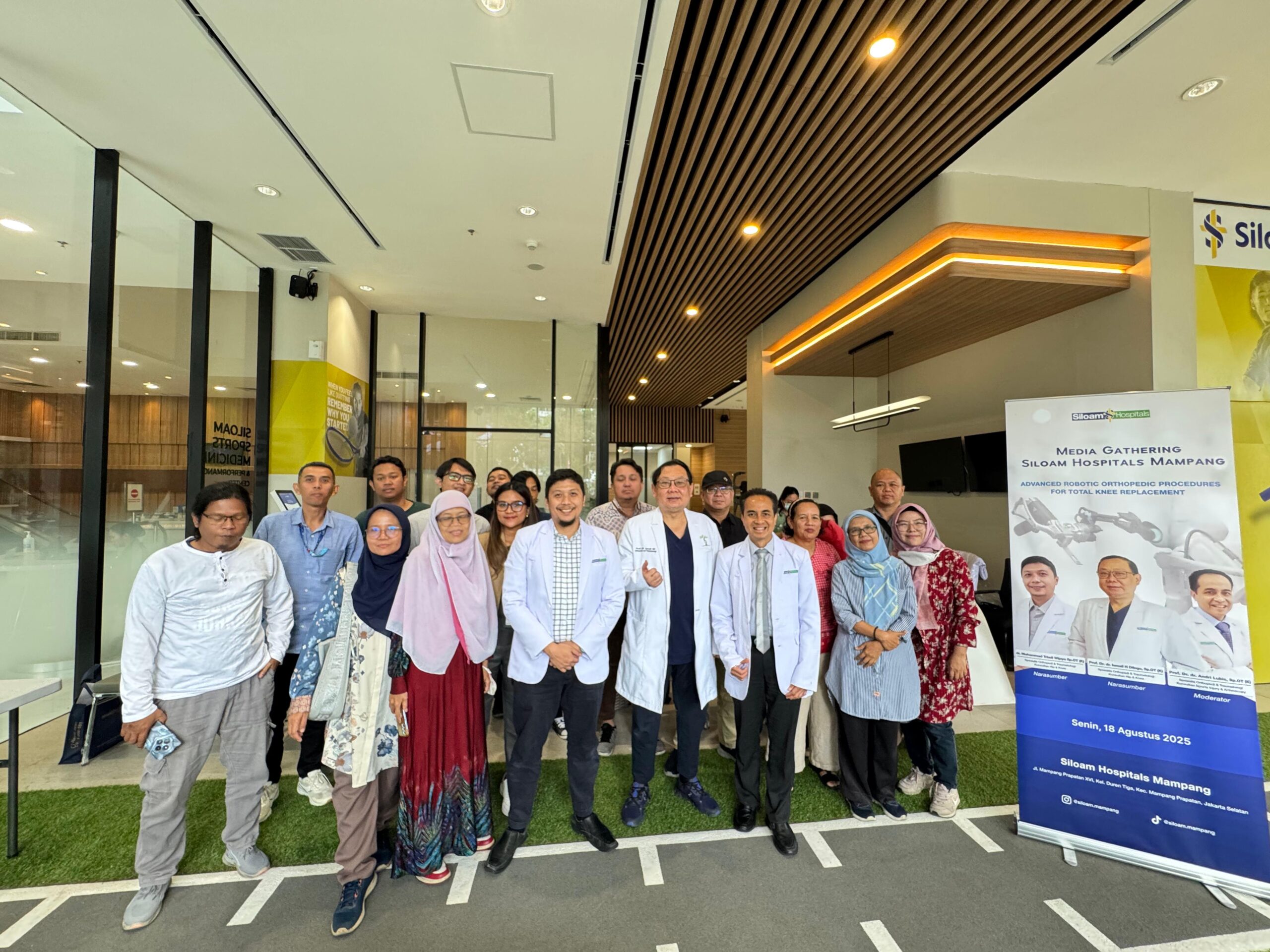 Siloam Hospitals Mampang Hadirkan Robot TKR untuk Operasi Lutut Berstandar Internasional