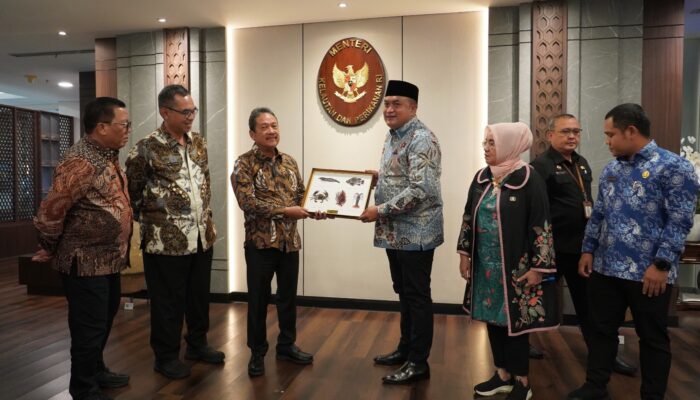 Bupati Bogor Perkuat Sinergi dengan KKP RI untuk Optimalkan Pengembangan Kawasan Minapolitan dan Raiser Ikan Hias