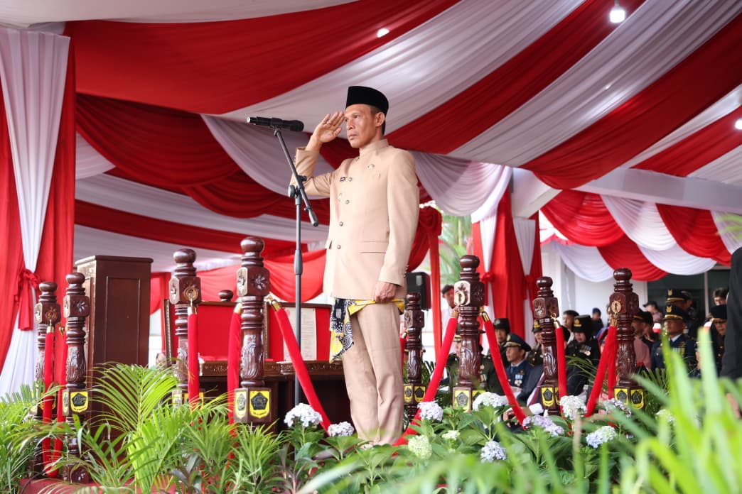 Penurunan Bendera Merah Putih