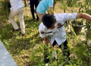 Karang Taruna Kabupaten Bogor Bersih-bersih Taman Karta dan Tanam 100 Pohon Buah 