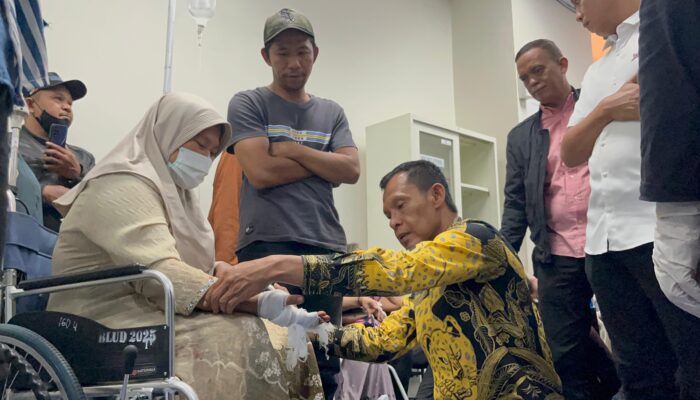 Wakil Bupati Bogor Tinjau Korban Ambruknya Majelis Taklim Asobiyah di RS PMI Kota Bogor