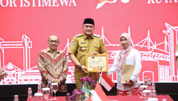 Rudy Susmanto Hadiahi Ibadah Umroh Gratis dan Bantuan Kaki Palsu untuk Tokoh Inspiratif Kabupaten Bogor