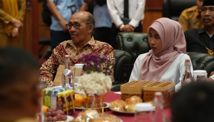 Bupati Bogor Berikan Apresiasi kepada Dua Tokoh Inspiratif Bidang Pendidikan dan Sosial