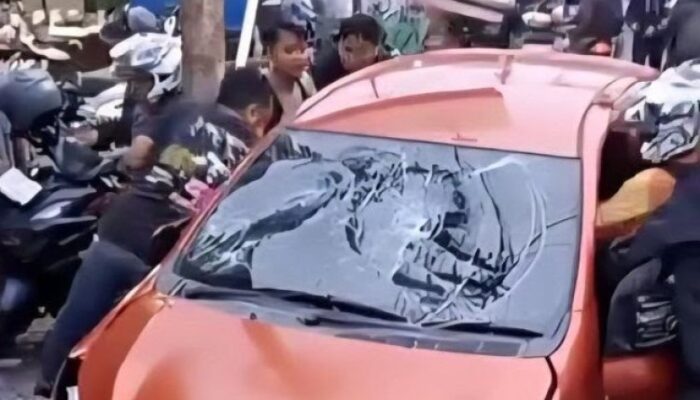 Laka Lantas, Pengemudi Ayla Seruduk 3 Motor di Sukaraja Bogor