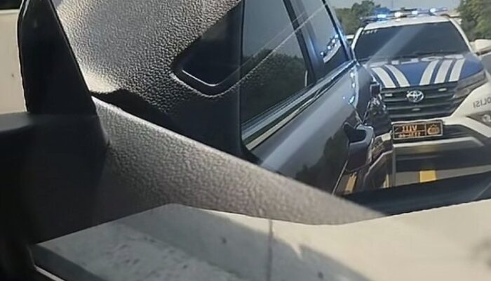 Viral! Mobil Sipil Diduga Dikawal Patwal di Puncak