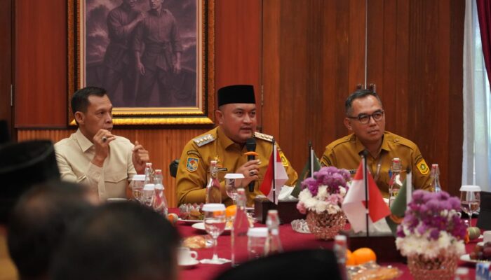 Bangun SDM Unggul, Bupati Bogor Canangkan Program “Satu Desa Satu Sarjana”