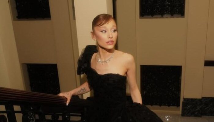 Ariana Grande Diserobot Pria Tak Dikenal, Aksi Nekatnya Viral dan Dikecam Netizen