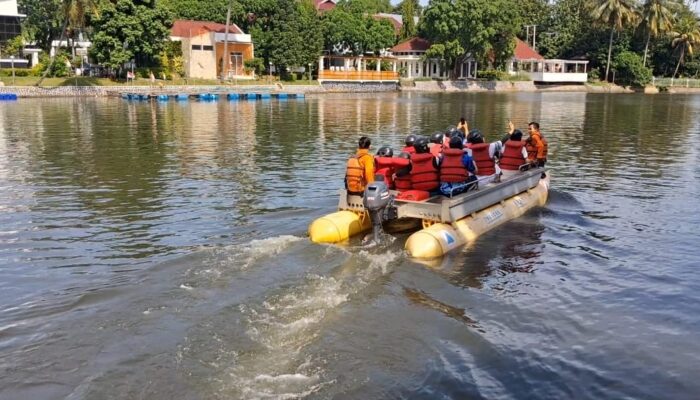 Masyarakat Antusias Nikmati Wahana Air di Car Free Day Setu Plaza Cibinong