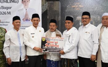 Jaro Ade Salurkan Bantuan Rp100 Juta untuk Renovasi Masjid Besar Kecamatan Cileungsi