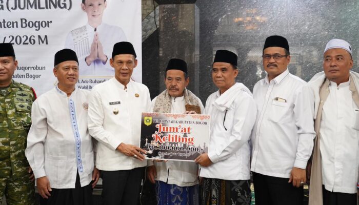 Jaro Ade Salurkan Bantuan Rp100 Juta untuk Renovasi Masjid Besar Kecamatan Cileungsi