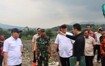 Sastra Winara  Dampingi Bupati Cek Izin Perumahan di Sukamakmur