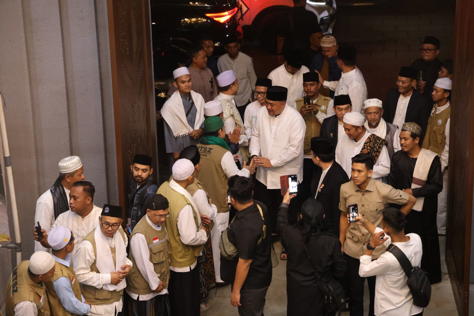 Bupati Bogor i’tikaf dan shalat tahajud