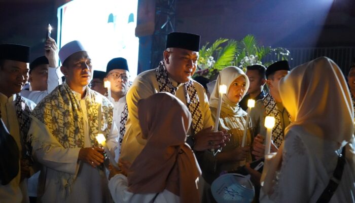 Rudy Susmanto Bersama Masyarakat Rayakan Malam Takbiran dengan Pawai Obor