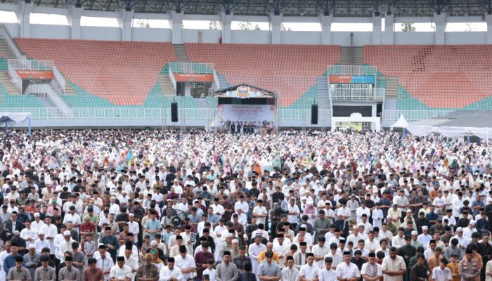 Puluhan Ribu Masyarakat Padati Stadion Pakansari untuk Shalat Idul Fitri dan Pesta Rakyat Bersama Bupati Bogor